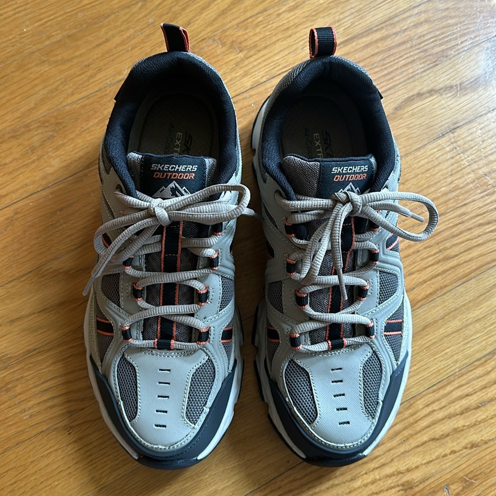 Men’s Size 9 Skechers Outdoor Shoes